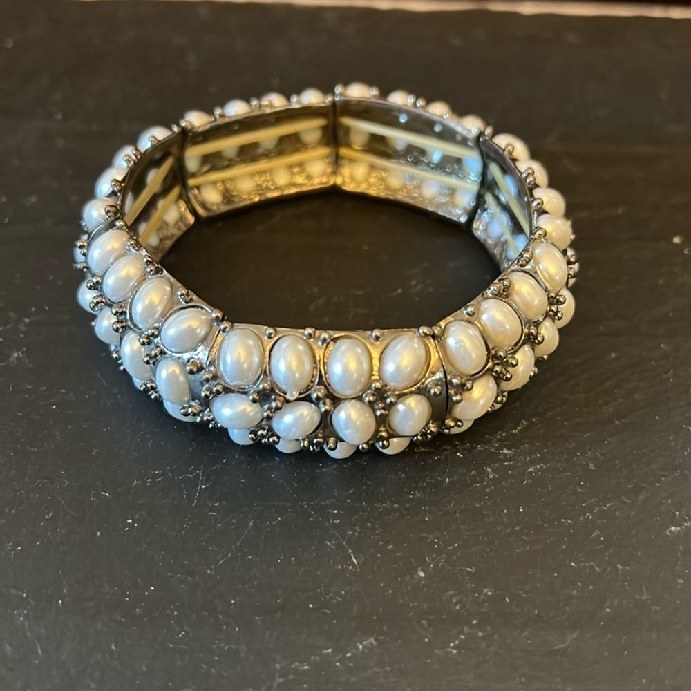 silver tone pearl detail stretch bracelet